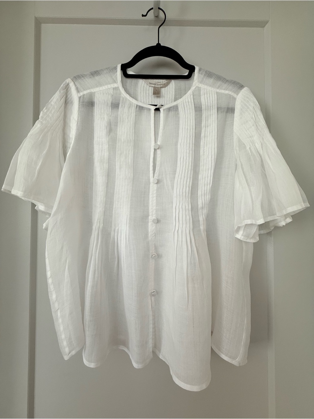 Banana Republic White Pintuck Button-Front Casual Blouse